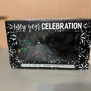 New Year Celebration 30-Piece Foil Party Kit - Black